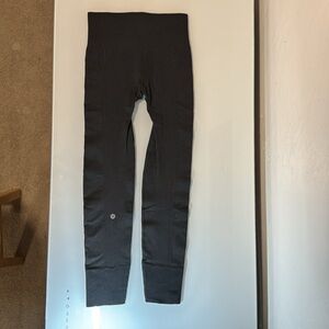 Lululemon Athletica charcoal cropped ribbed leggings size 2